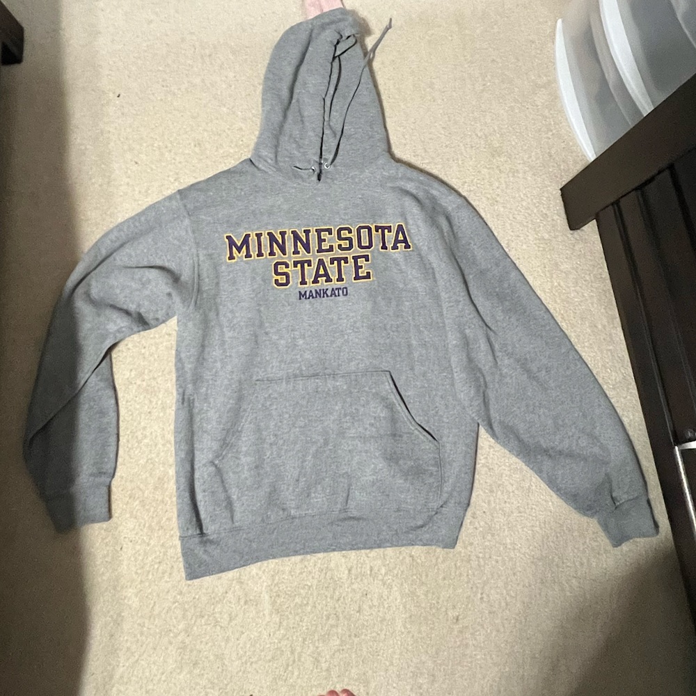 Medium Mankato state university hoodie sweatshirt